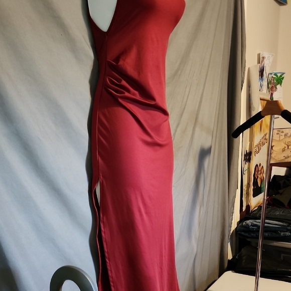 Muse NWT SEXY Red Midi Dress with Elegant Design - Picture 3 of 9
